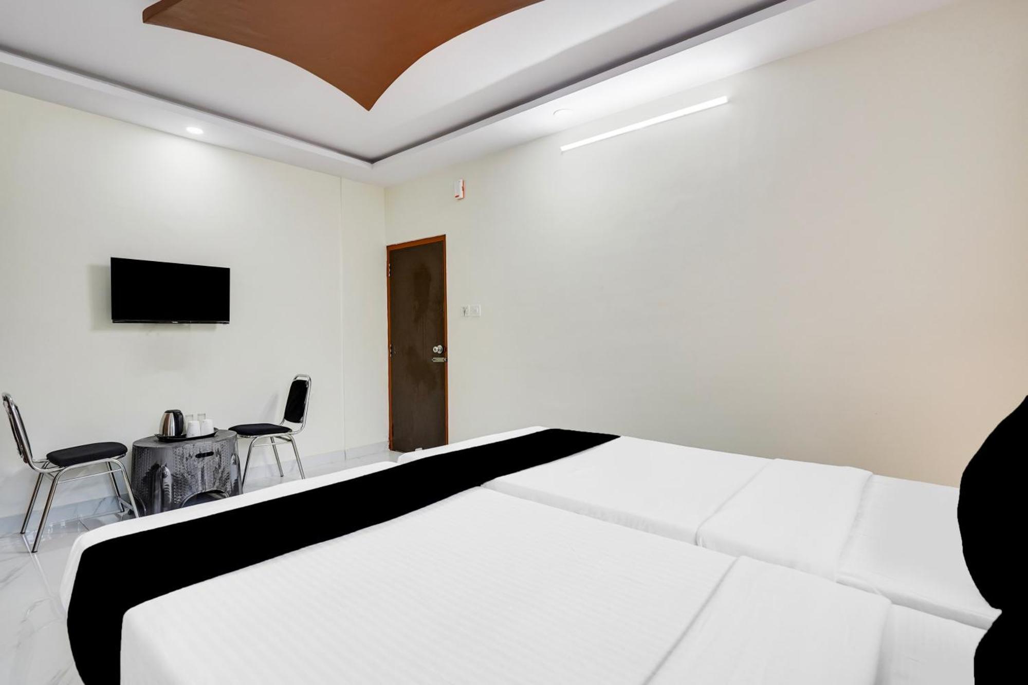 Townhouse Bidadi Formerly Royal Garuda ภายนอก รูปภาพ