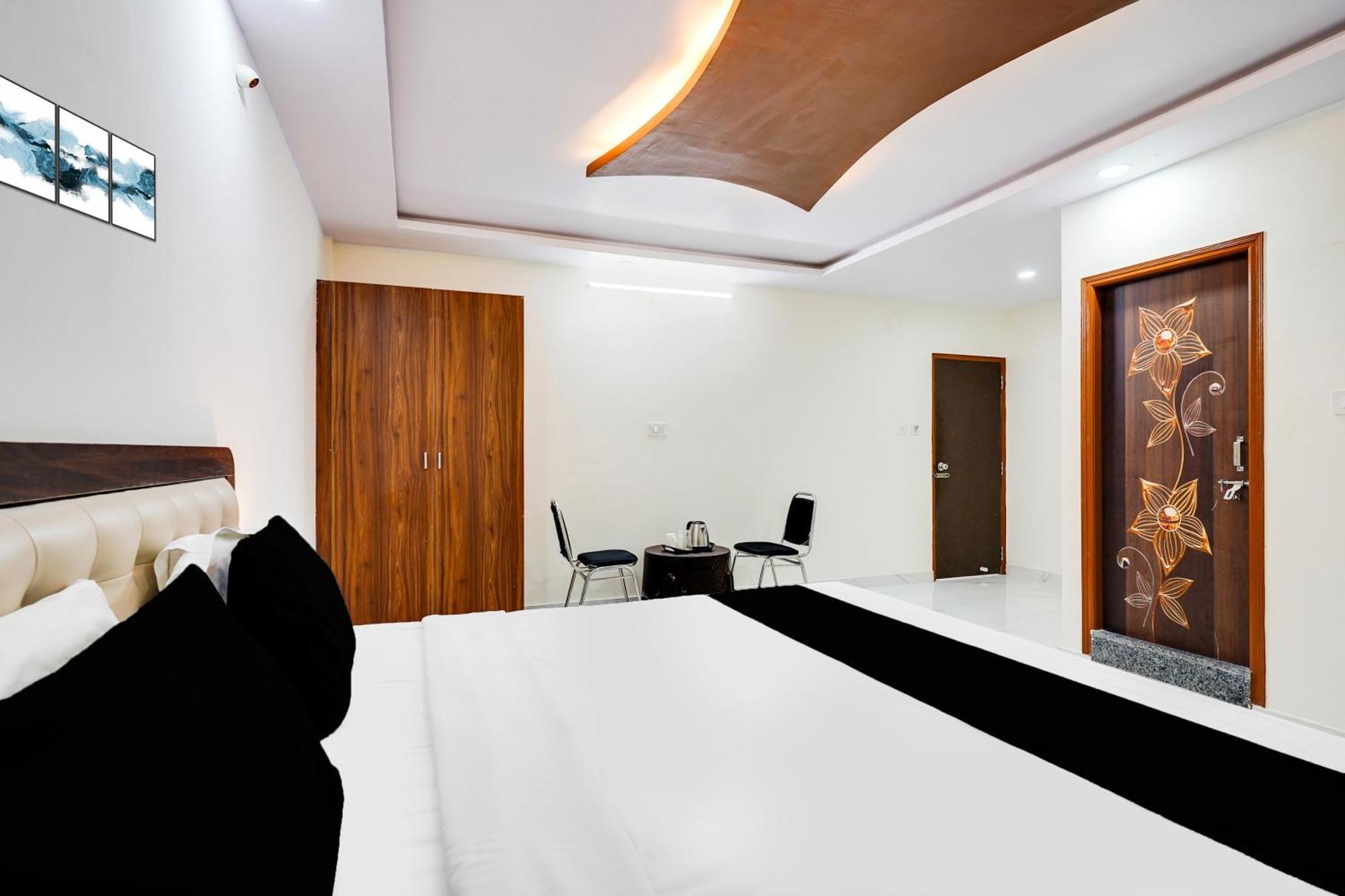 Townhouse Bidadi Formerly Royal Garuda ภายนอก รูปภาพ