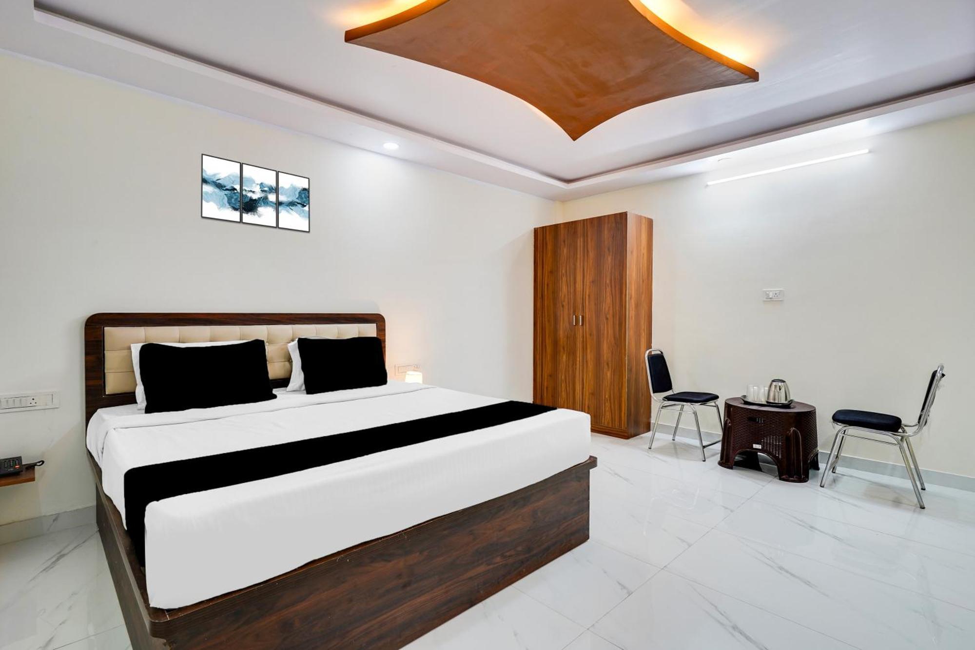 Townhouse Bidadi Formerly Royal Garuda ภายนอก รูปภาพ