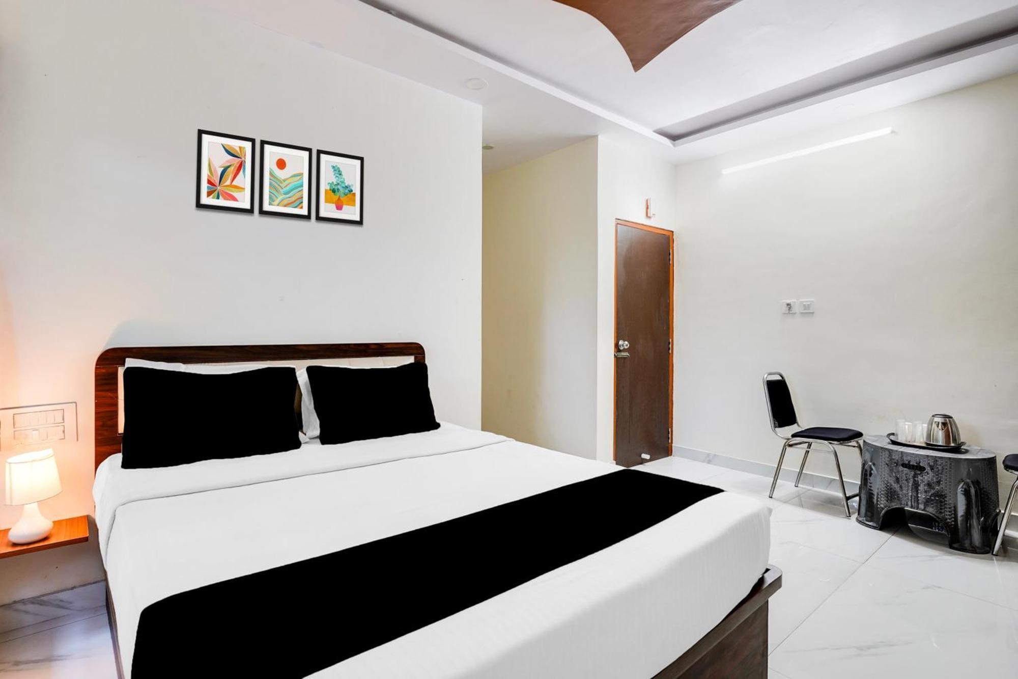 Townhouse Bidadi Formerly Royal Garuda ภายนอก รูปภาพ