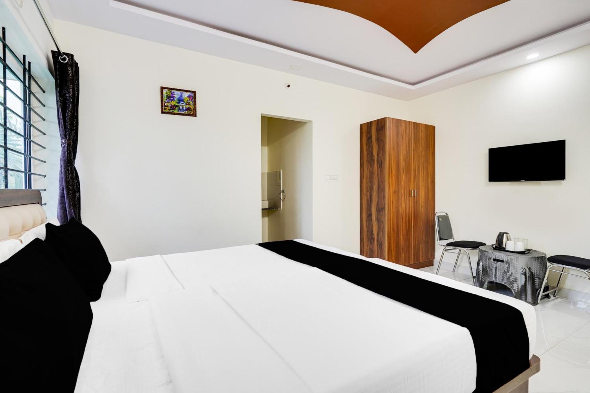 Townhouse Bidadi Formerly Royal Garuda ภายนอก รูปภาพ