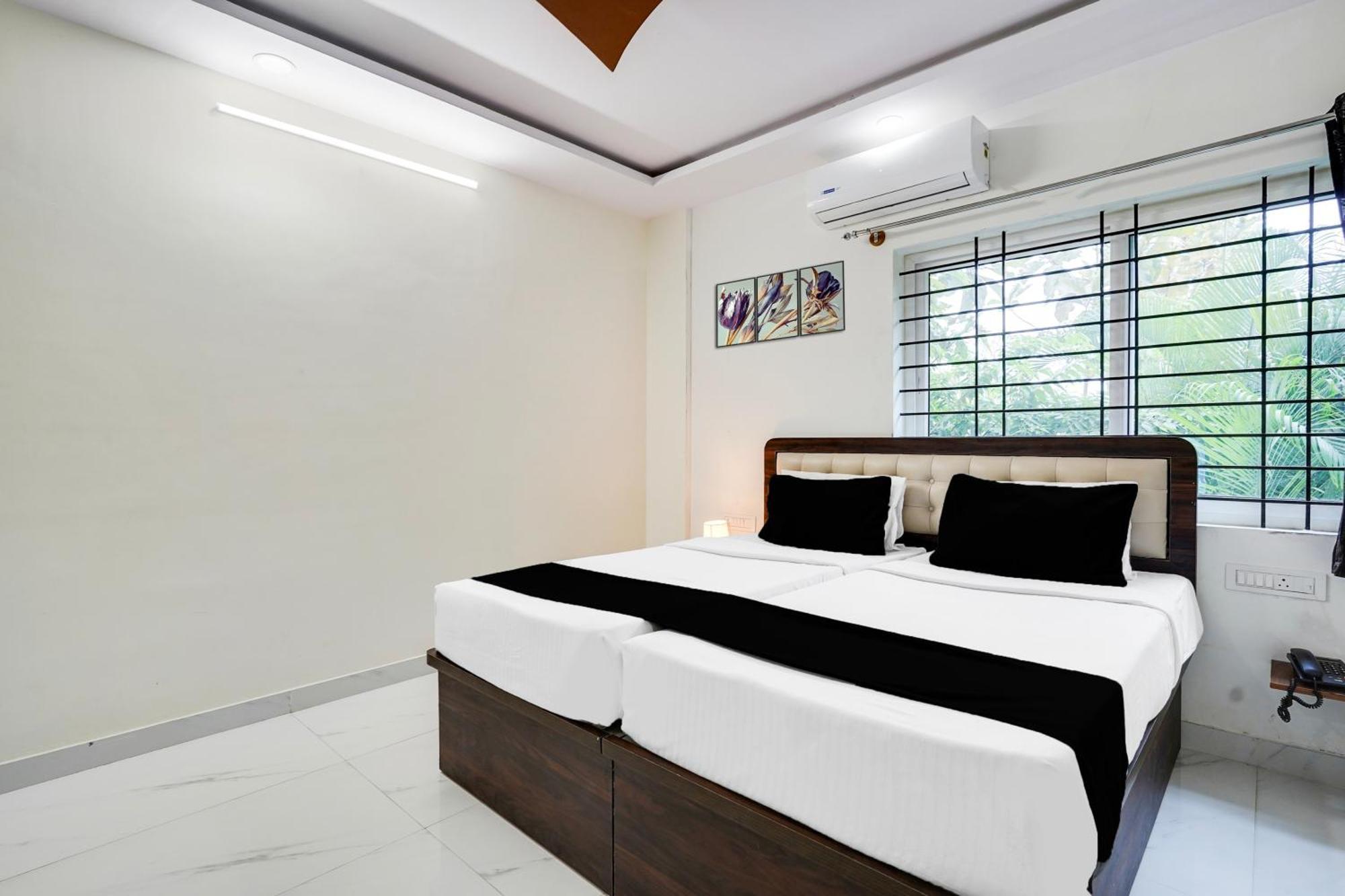 Townhouse Bidadi Formerly Royal Garuda ภายนอก รูปภาพ