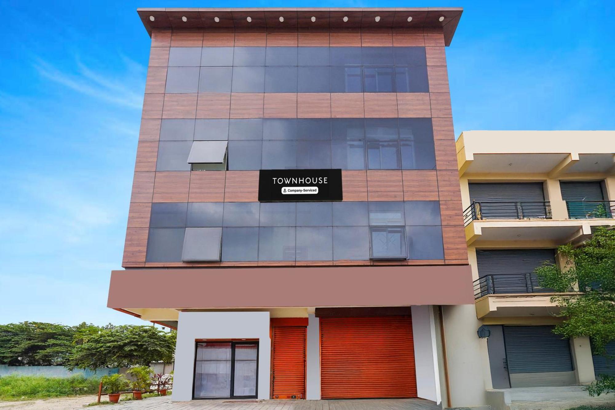 Townhouse Bidadi Formerly Royal Garuda ภายนอก รูปภาพ