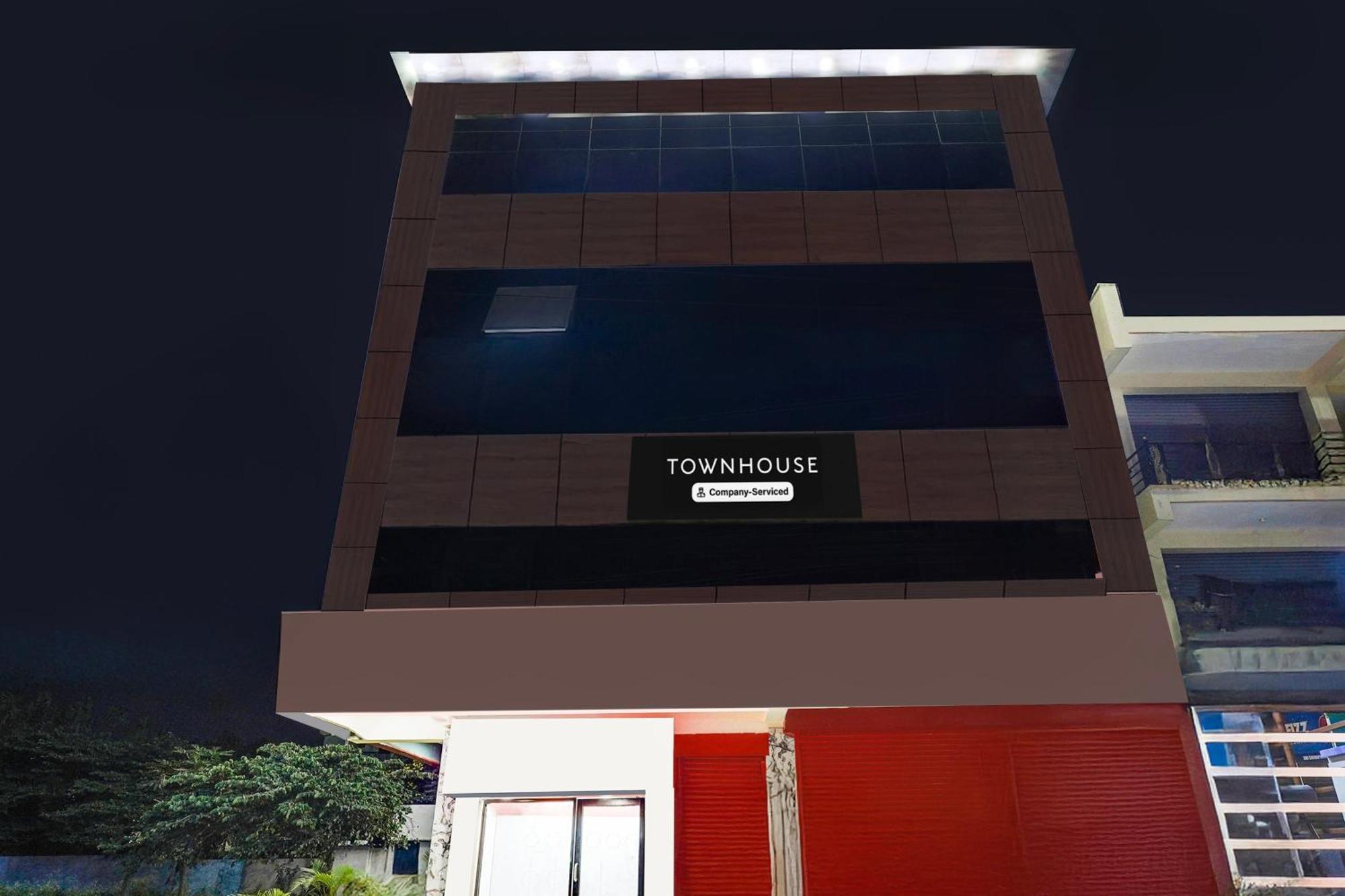 Townhouse Bidadi Formerly Royal Garuda ภายนอก รูปภาพ