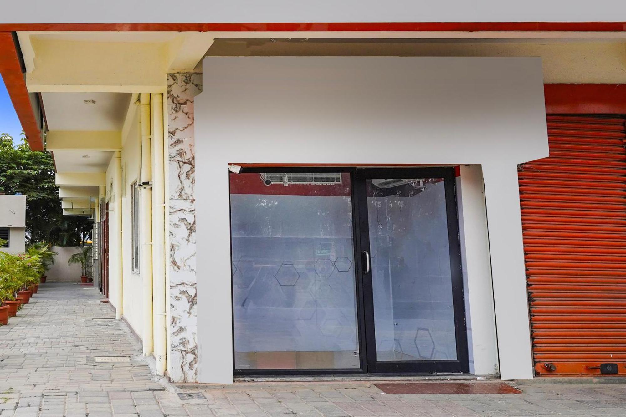 Townhouse Bidadi Formerly Royal Garuda ภายนอก รูปภาพ