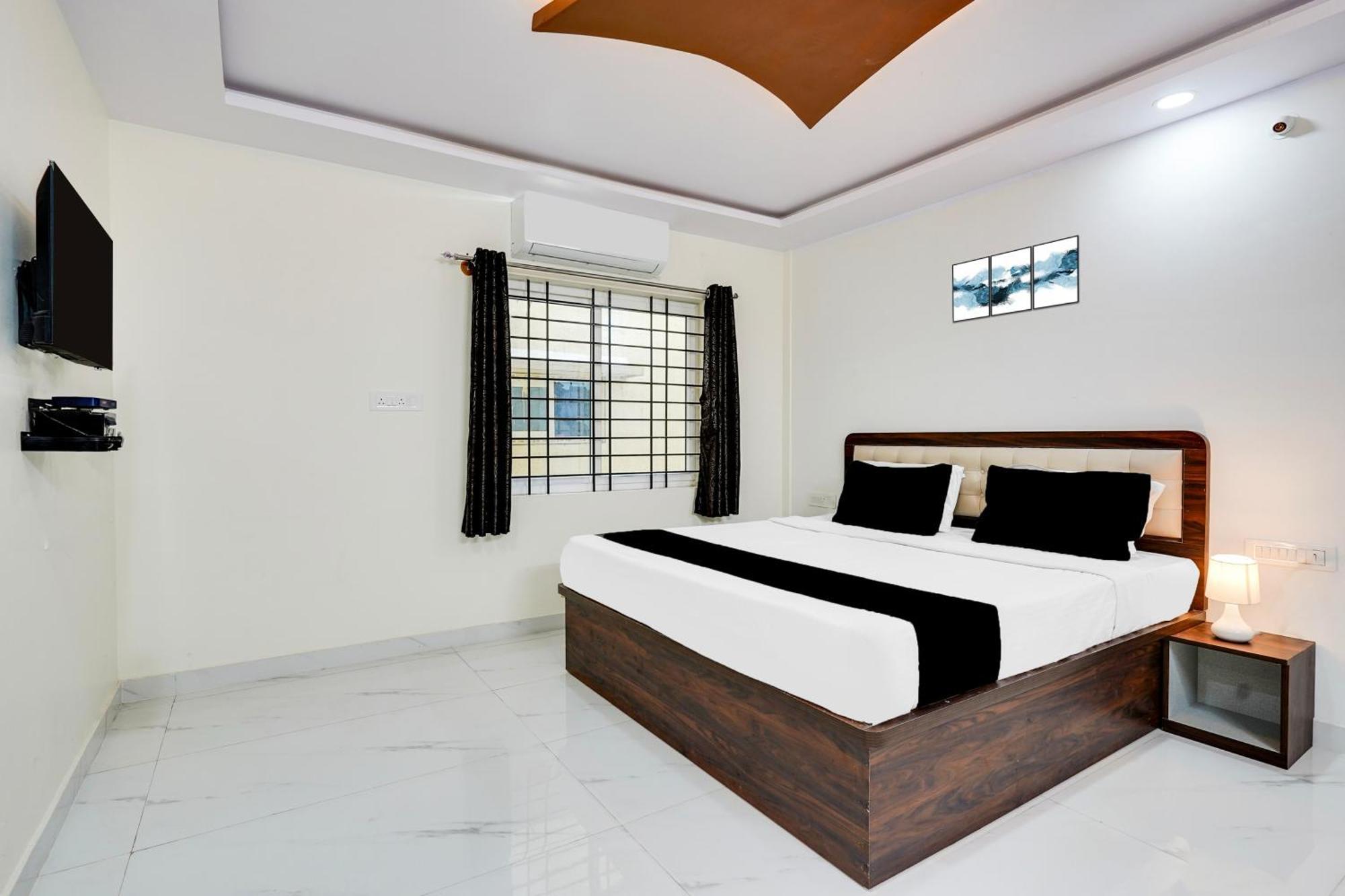 Townhouse Bidadi Formerly Royal Garuda ภายนอก รูปภาพ
