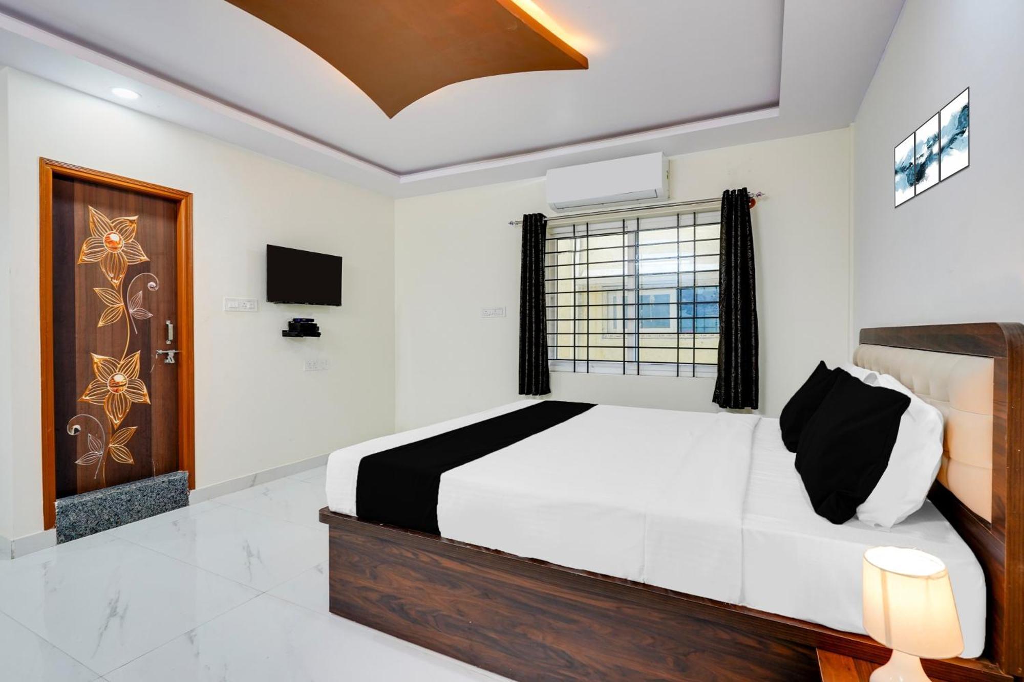Townhouse Bidadi Formerly Royal Garuda ภายนอก รูปภาพ